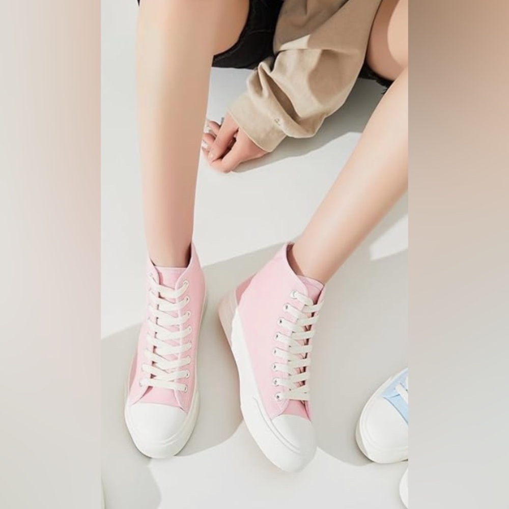 New-Women 5.5  
Light Pink High-Top Sneakers
Classic Casual Lace up